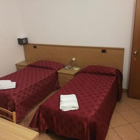Albergo Della Stazione Каїро-Монтенотте Номер фото