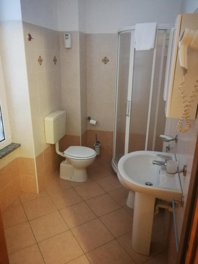 Albergo Della Stazione Каїро-Монтенотте Номер фото