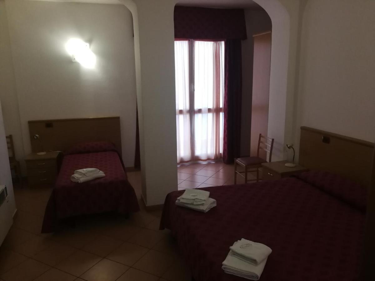 Albergo Della Stazione Каїро-Монтенотте Номер фото