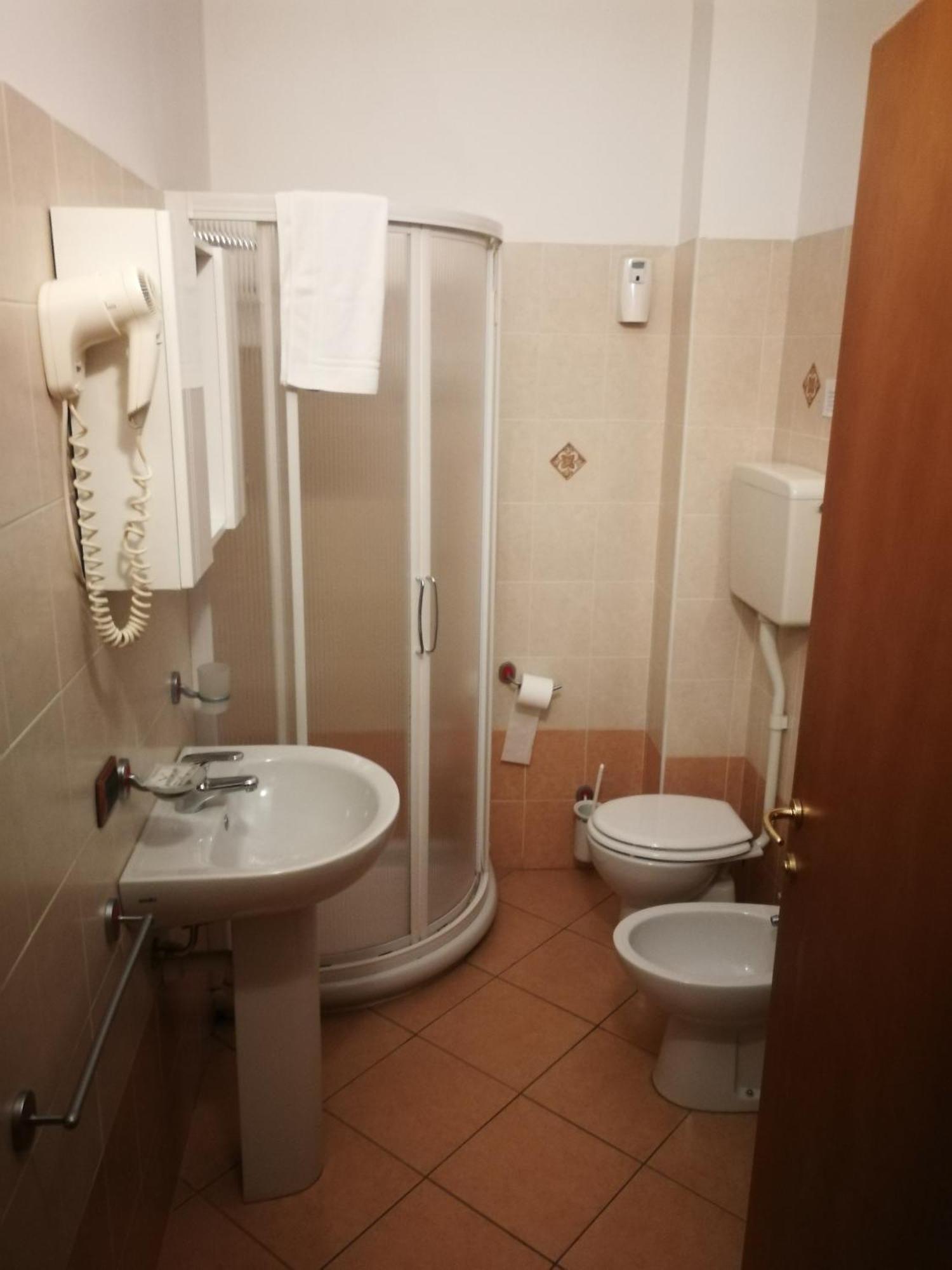 Albergo Della Stazione Каїро-Монтенотте Номер фото