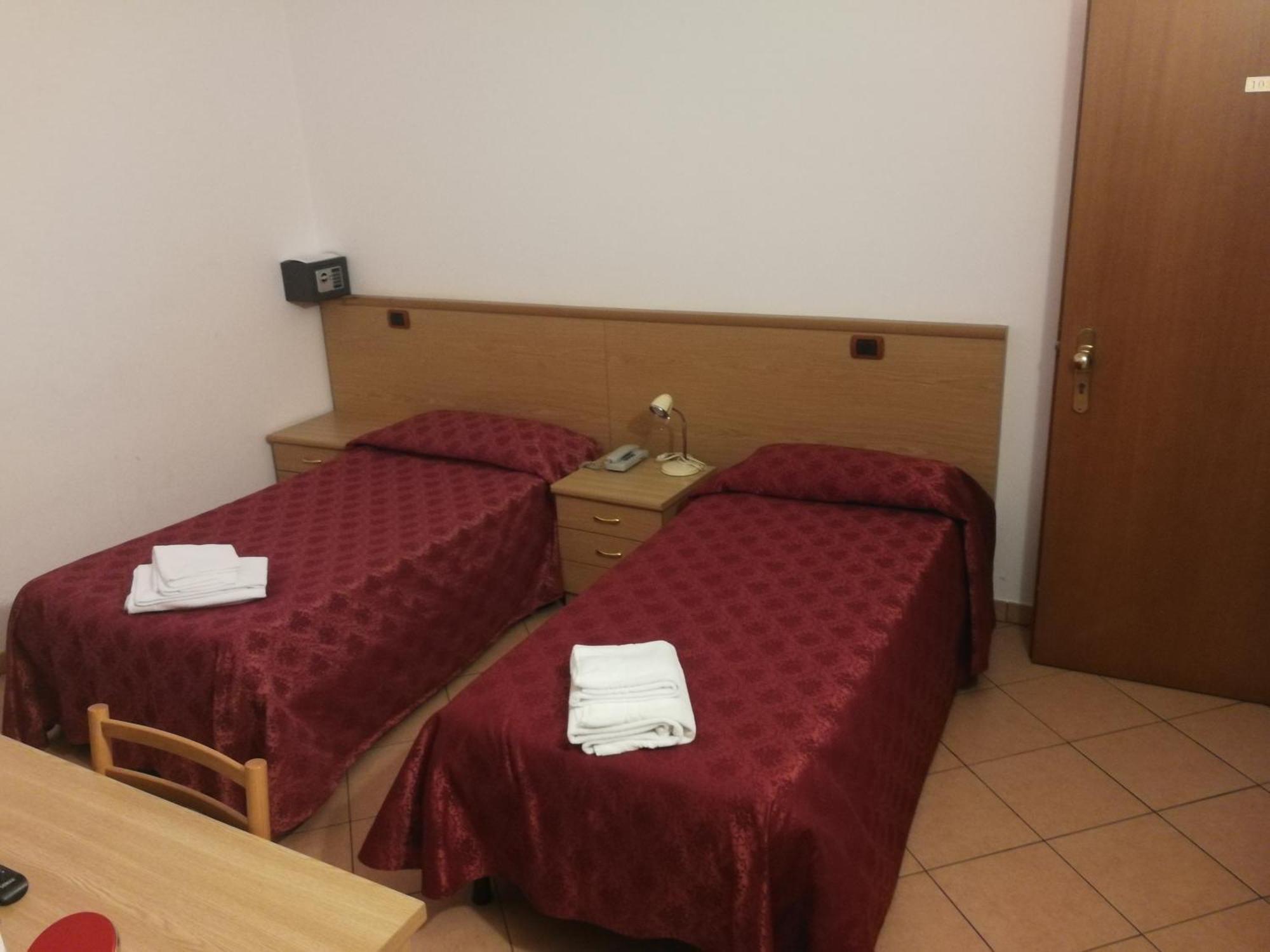 Albergo Della Stazione Каїро-Монтенотте Номер фото