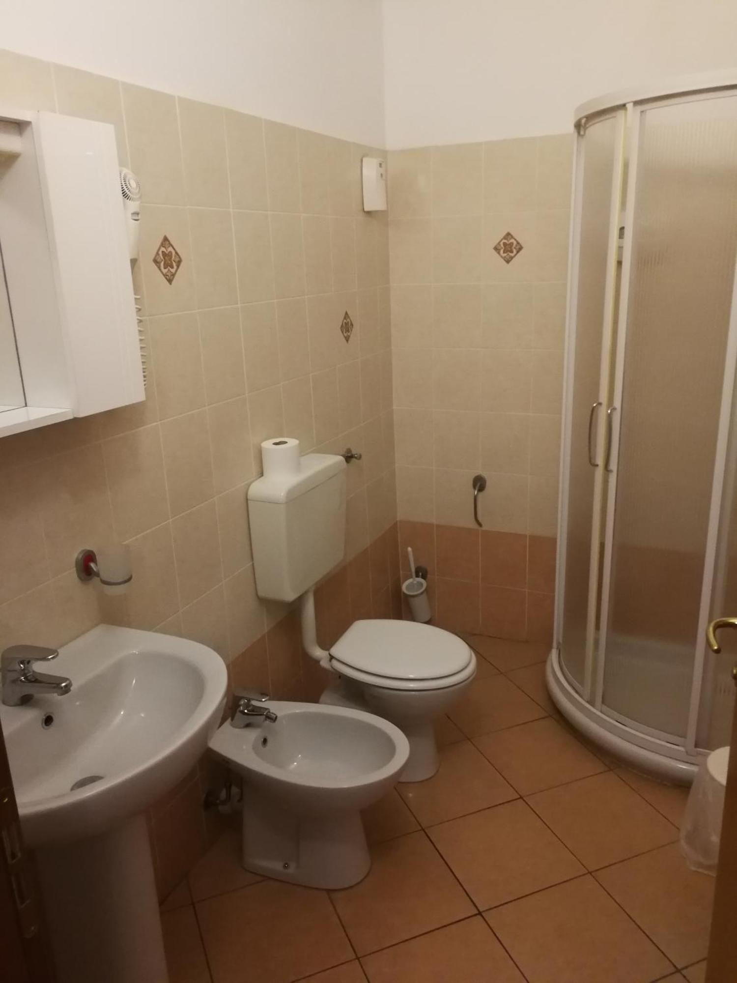 Albergo Della Stazione Каїро-Монтенотте Номер фото