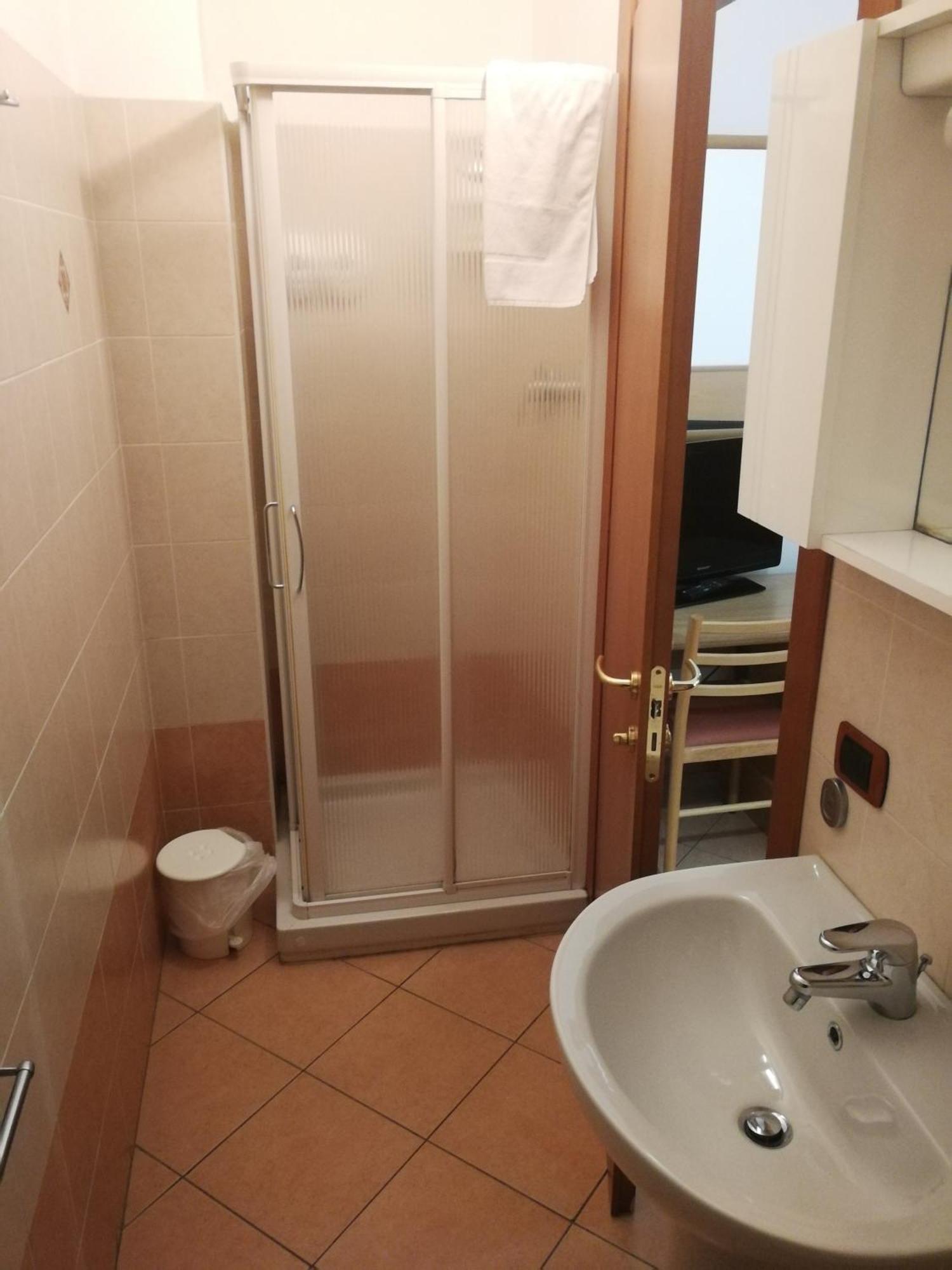 Albergo Della Stazione Каїро-Монтенотте Номер фото